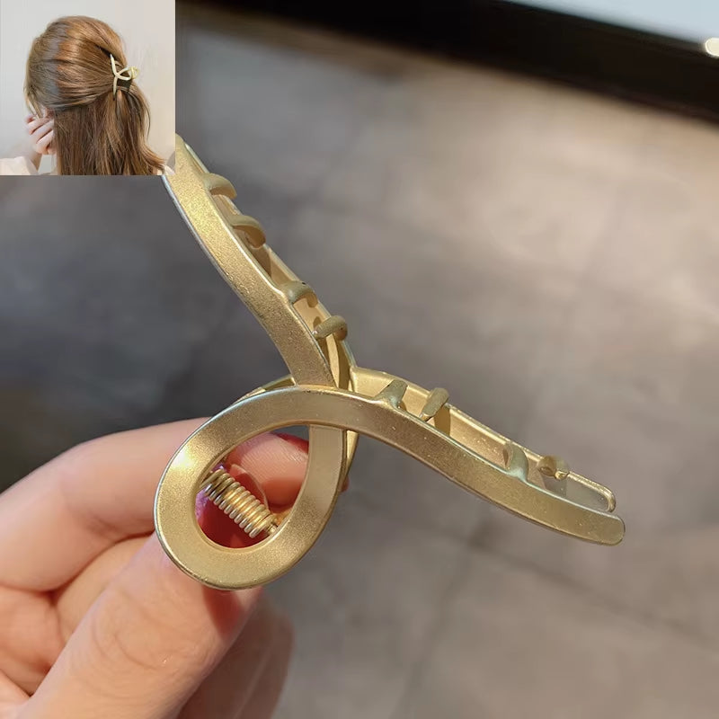 Simple Metal Hollow Out Geometric Hair Claw Ladies Elegant Hair Accessories Cross Crab Bath Clip for Women Fashion Girl Headwear